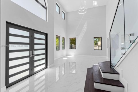 Villa ou maison à vendre à Miami, Floride: 5 chambres, 316.98 m2 № 1797745 - photo 9