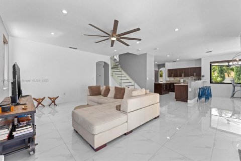 Villa ou maison à vendre à Miami, Floride: 5 chambres, 316.98 m2 № 1797745 - photo 14