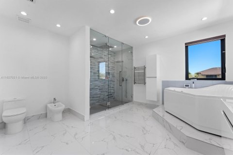 Villa ou maison à vendre à Miami, Floride: 5 chambres, 316.98 m2 № 1797745 - photo 19