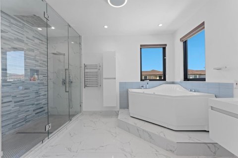 Villa ou maison à vendre à Miami, Floride: 5 chambres, 316.98 m2 № 1797745 - photo 18