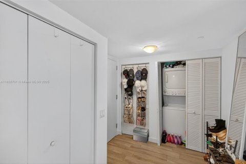 Condo in Miami, Florida  № 1814429 - photo 14