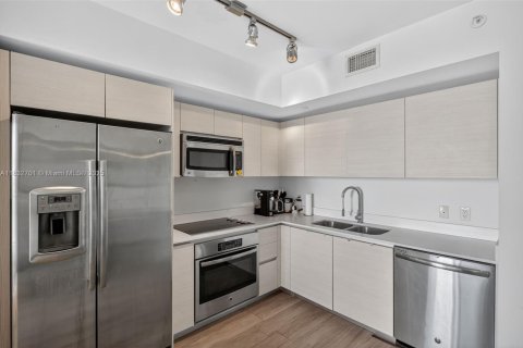 Condo in Miami, Florida  № 1814429 - photo 5