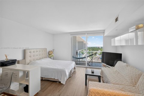 Condo in Miami, Florida  № 1814429 - photo 2