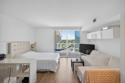 Condo in Miami, Florida  № 1814429 - photo 1
