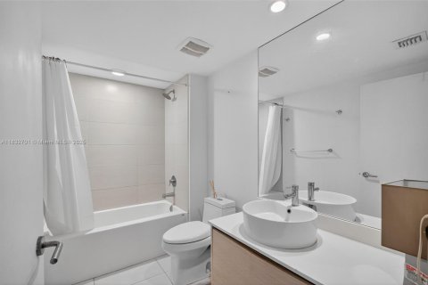 Condo in Miami, Florida  № 1814429 - photo 12