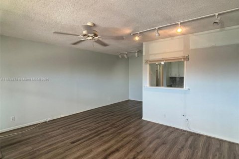 Condo in West Palm Beach, Florida, 1 bedroom  № 1925732 - photo 6