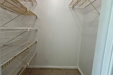 Condo in West Palm Beach, Florida, 1 bedroom  № 1925732 - photo 8