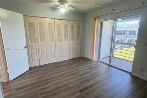 Condo in West Palm Beach, Florida, 1 bedroom  № 1925732 - photo 3