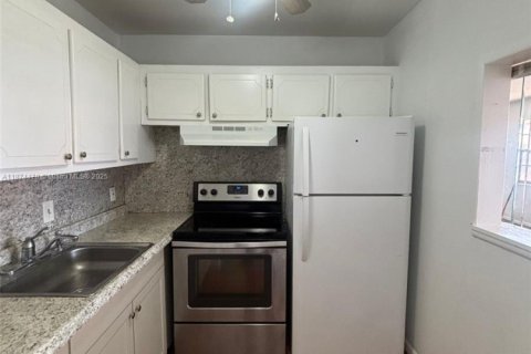 Condo in West Palm Beach, Florida, 1 bedroom  № 1925732 - photo 1