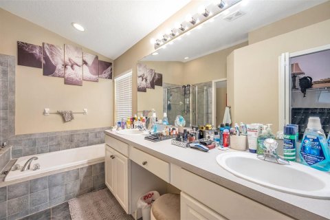 House in Riverview, Florida 4 bedrooms, 191.01 sq.m. № 2212325 - photo 24