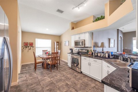 House in Riverview, Florida 4 bedrooms, 191.01 sq.m. № 2212325 - photo 5