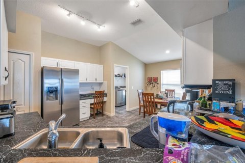 House in Riverview, Florida 4 bedrooms, 191.01 sq.m. № 2212325 - photo 8