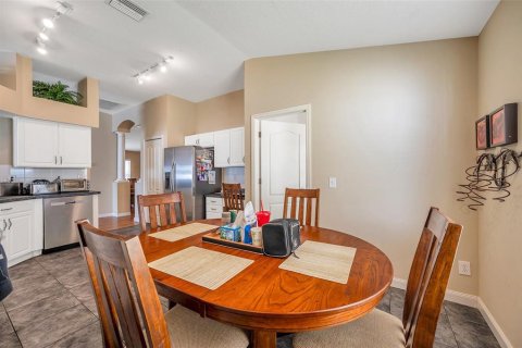House in Riverview, Florida 4 bedrooms, 191.01 sq.m. № 2212325 - photo 10