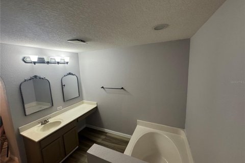 House in Kissimmee, Florida 4 bedrooms, 193.98 sq.m. № 2220571 - photo 30