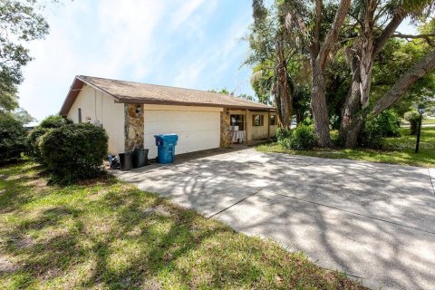 House in Spring Hill, Florida 3 bedrooms, 109.62 sq.m. № 2210158 - photo 15