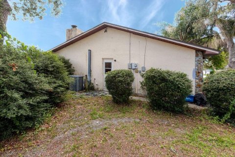 House in Spring Hill, Florida 3 bedrooms, 109.62 sq.m. № 2210158 - photo 11