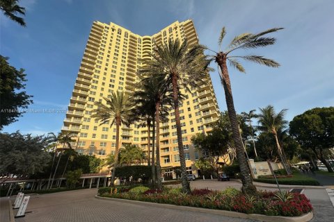 Condo in Aventura, Florida, 2 bedrooms  № 1867372 - photo 1