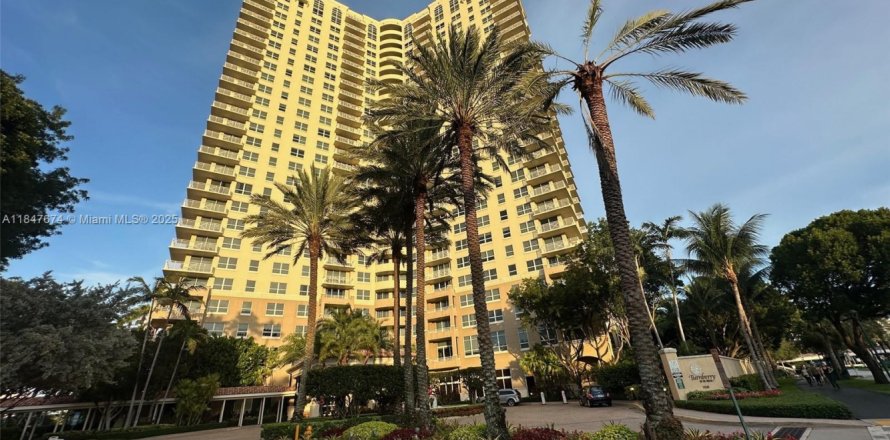 Condo in Aventura, Florida, 2 bedrooms № 1867372