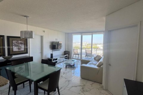 Condo in Aventura, Florida, 2 bedrooms  № 1867372 - photo 25