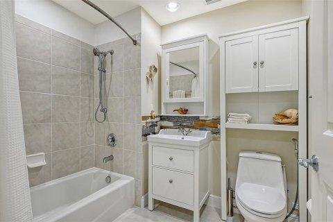 Condo in Sarasota, Florida, 2 bedrooms  № 1082615 - photo 17