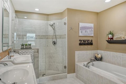 Condo in Sarasota, Florida, 2 bedrooms  № 1082615 - photo 11