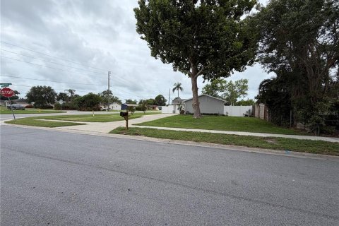 Villa ou maison à vendre à Dunedin, Floride: 2 chambres, 100.15 m2 № 2149118 - photo 2