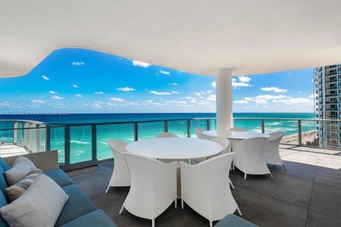 Copropriété à vendre à Sunny Isles Beach, Floride: 4 chambres, 309.92 m2 № 1861844 - photo 1