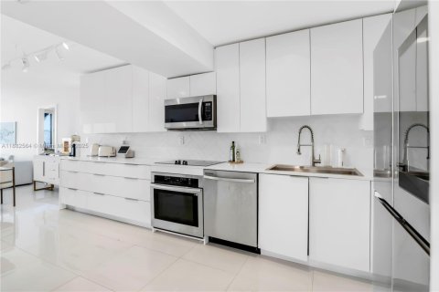 Condominio en alquiler en Aventura, Florida, 2 dormitorios, 99.22 m2 № 1950931 - foto 3