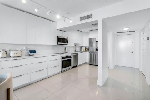 Condominio en alquiler en Aventura, Florida, 2 dormitorios, 99.22 m2 № 1950931 - foto 2