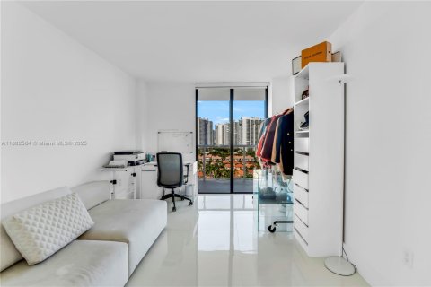 Condominio en alquiler en Aventura, Florida, 2 dormitorios, 99.22 m2 № 1950931 - foto 13