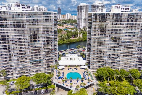 Condominio en alquiler en Aventura, Florida, 2 dormitorios, 99.22 m2 № 1950931 - foto 24