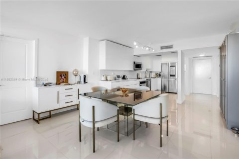 Condominio en alquiler en Aventura, Florida, 2 dormitorios, 99.22 m2 № 1950931 - foto 5