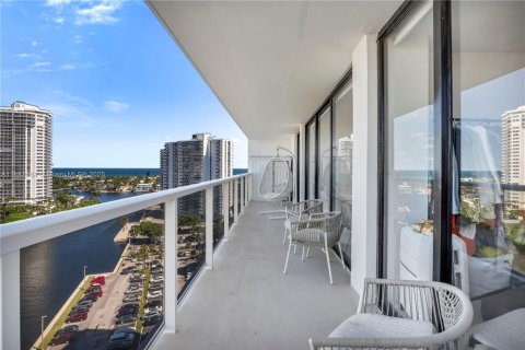 Condominio en alquiler en Aventura, Florida, 2 dormitorios, 99.22 m2 № 1950931 - foto 9