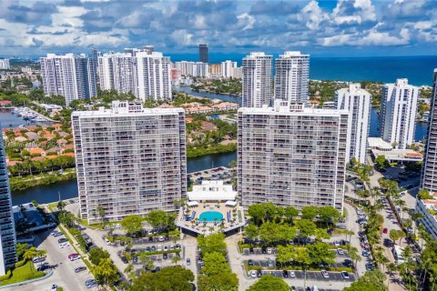 Condominio en alquiler en Aventura, Florida, 2 dormitorios, 99.22 m2 № 1950931 - foto 26