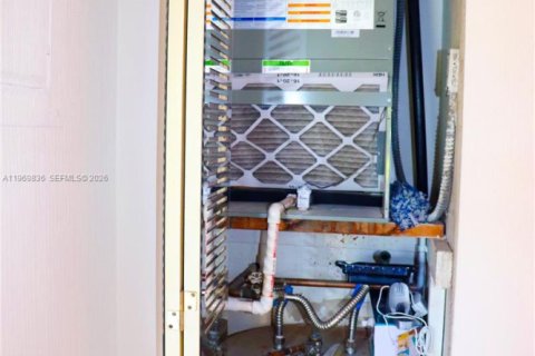 Condo in Pembroke Pines, Florida, 2 bedrooms  № 2030533 - photo 28