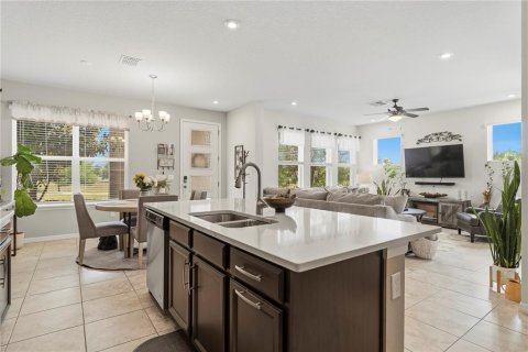 House in Winter Garden, Florida 4 bedrooms, 220.36 sq.m. № 2208821 - photo 7