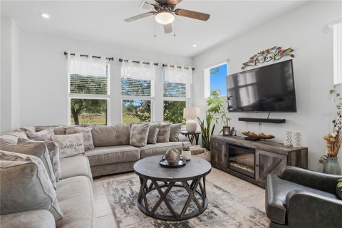 House in Winter Garden, Florida 4 bedrooms, 220.36 sq.m. № 2208821 - photo 13