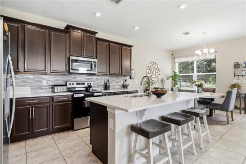 House in Winter Garden, Florida 4 bedrooms, 220.36 sq.m. № 2208821 - photo 10