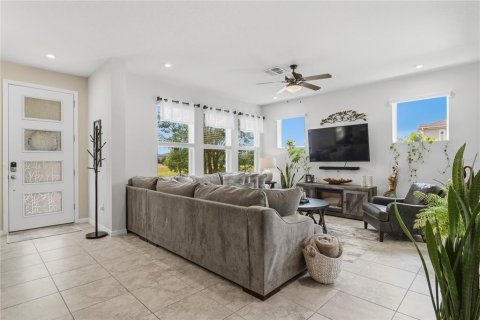 House in Winter Garden, Florida 4 bedrooms, 220.36 sq.m. № 2208821 - photo 11
