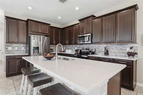 House in Winter Garden, Florida 4 bedrooms, 220.36 sq.m. № 2208821 - photo 8