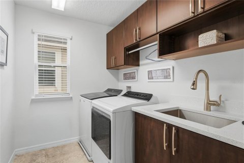 House in Winter Garden, Florida 4 bedrooms, 220.36 sq.m. № 2208821 - photo 24