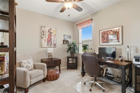 House in Winter Garden, Florida 4 bedrooms, 220.36 sq.m. № 2208821 - photo 18