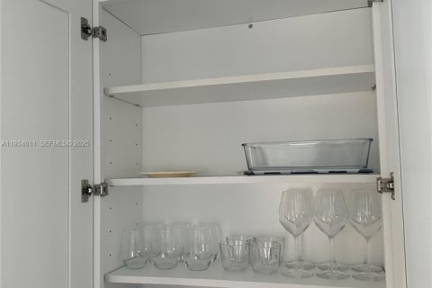 Купить виллу или дом в Уилтон-Мэнорс, Флорида 3 спальни, 123.1м2, № 2053959 - фото 21