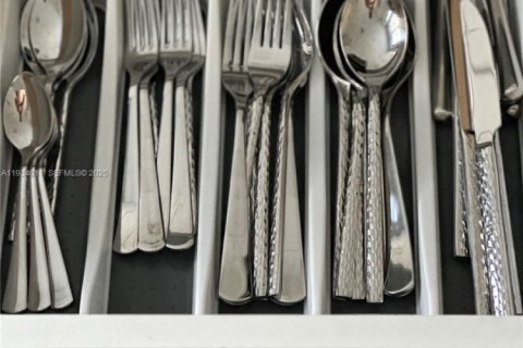 Купить виллу или дом в Уилтон-Мэнорс, Флорида 3 спальни, 123.1м2, № 2053959 - фото 22