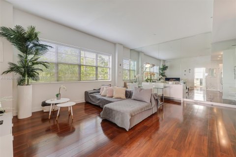 Condo in Miami Beach, Florida, 1 bedroom  № 1887973 - photo 6