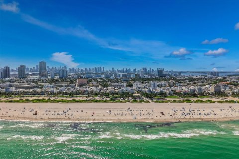 Condo in Miami Beach, Florida, 1 bedroom  № 1887973 - photo 16