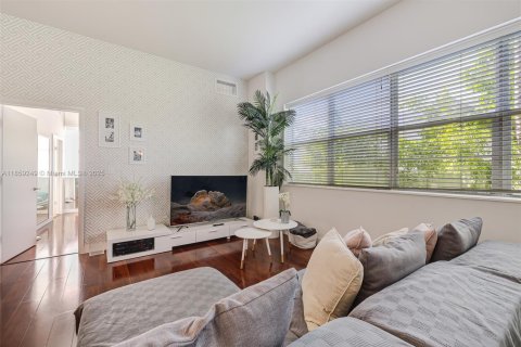 Condo in Miami Beach, Florida, 1 bedroom  № 1887973 - photo 10
