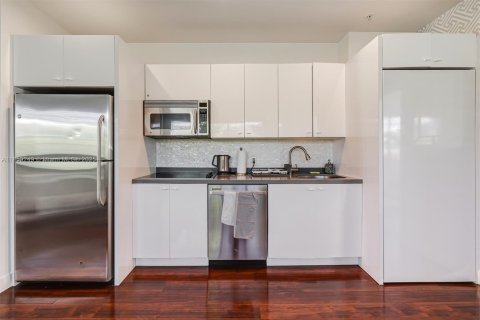 Condo in Miami Beach, Florida, 1 bedroom  № 1887973 - photo 4