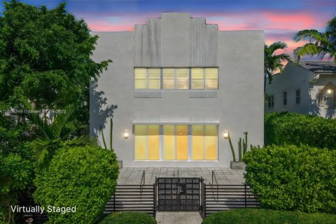 Condo in Miami Beach, Florida, 1 bedroom  № 1887973 - photo 1