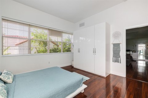 Condo in Miami Beach, Florida, 1 bedroom  № 1887973 - photo 15